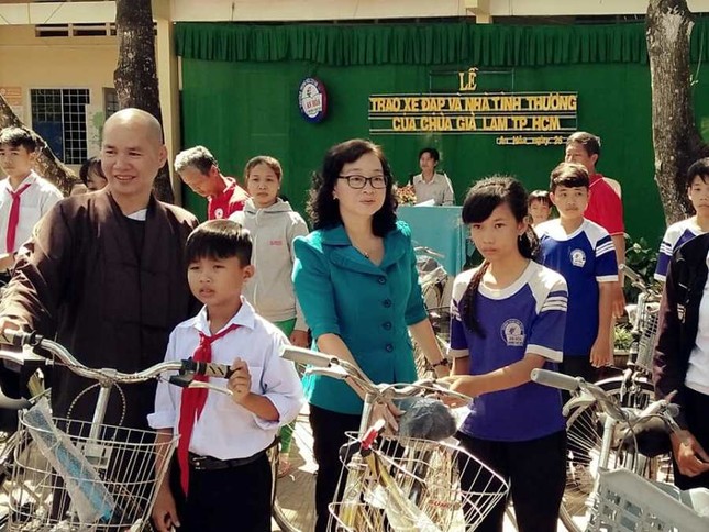 Tang xe dap cho hs ngheo huyen  TN (1).jpg