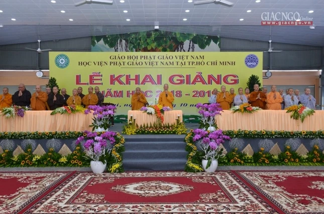 Le khai giang khoa XIII (3).jpg