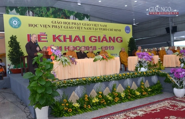 Le khai giang khoa XIII (4).jpg