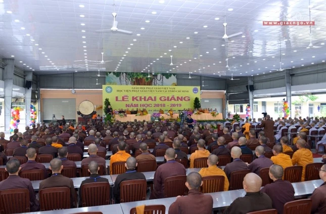 Le khai giang khoa XIII (6).jpg