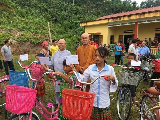 TANG 30 XE DAP TAI XA NA HAU - H2.jpeg