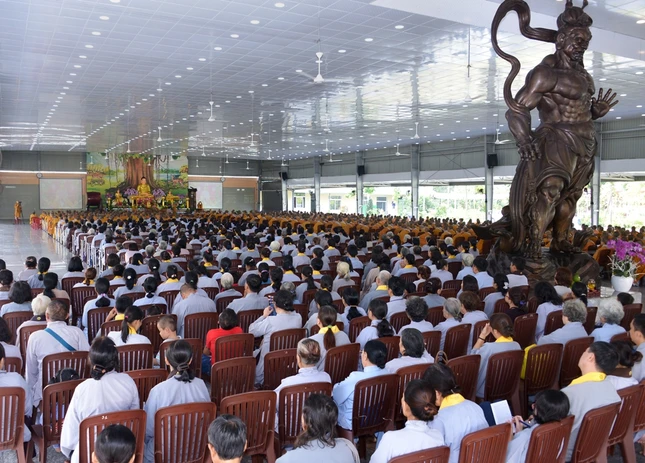 Gần 70 triệu đồng hỷ cúng tại khóa tu ở Học viện ảnh 4 BTN_0016.jpg