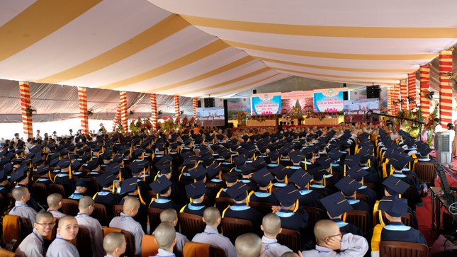 Lễ trao văn bằng tốt nghiệp cử nhân Phật học khóa XI ảnh 38 DSCF8661.jpg