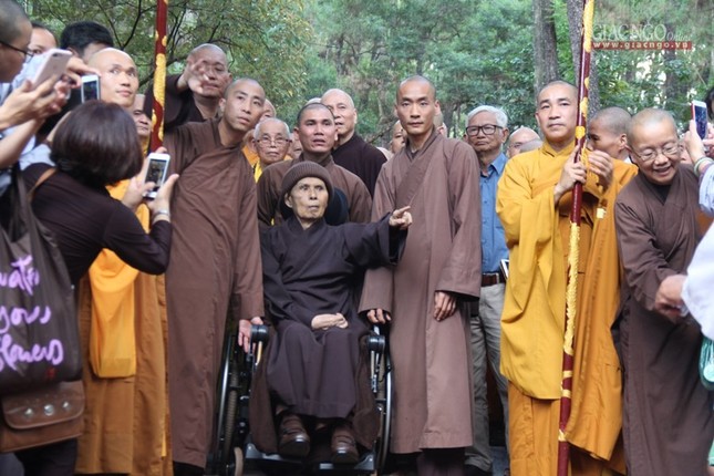 Thiền sư Thích Nhất Hạnh về chùa Từ Hiếu tịnh dưỡng ảnh 8 4.jpg