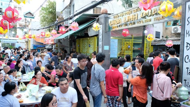 Hơn 2.000 người dự buffet chay gây quỹ xây chùa ảnh 1 1.jpg