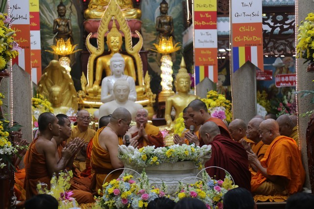 Lễ dâng y Kathina tại chùa Phổ Minh (Q.Gò Vấp) ảnh 4 img_2022.jpg