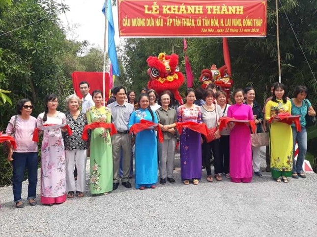 Canh Le khanh thanh cau muong Dua  Hau.jpg