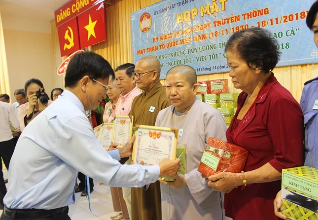 9 tu sĩ Q.3 nhận tuyên dương “Người tốt - Việc tốt” ảnh 1 3mt.jpg