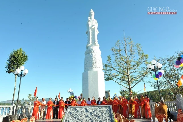 Khánh thành bảo tượng Quán Thế Âm tại Biển Hồ (Pleiku) ảnh 3 DSC_1082.jpg