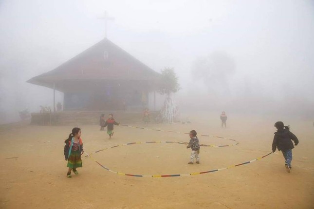 Ấm áp từ những đôi bàn tay ảnh 5 qtrung 3.jpg