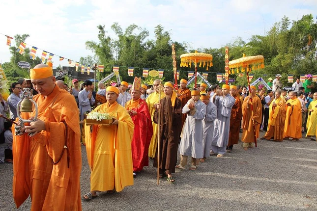 Phụng tống kim quan Trưởng lão HT.Thích Ngọc Lộ nhập bảo tháp ảnh 5 bdinh 3.jpg