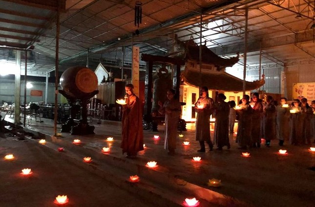 Nhiều chùa tổ chức lễ vía Phật A Di Đà ảnh 1 01-.jpg