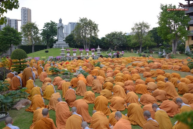 Le via Phat A Di Da - chua Hue Nghiem (16).jpg