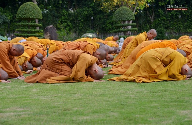 Le via Phat A Di Da - chua Hue Nghiem (17).jpg