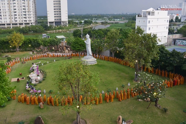 Le via Phat A Di Da - chua Hue Nghiem (25).jpg