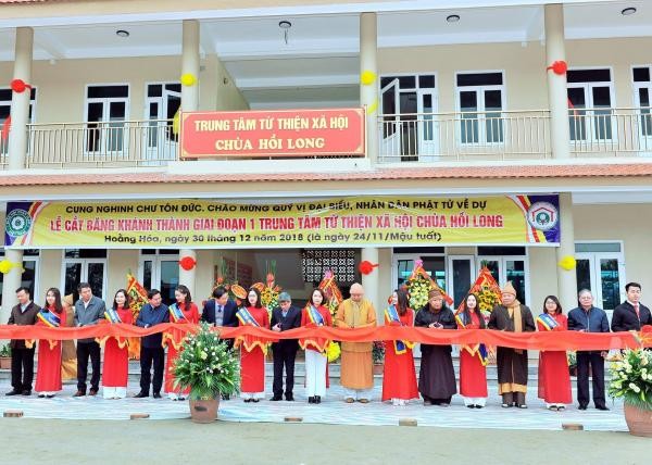 hoang-hoa-khanh-thanh-trung-tam-tu-thien-xa-hoi-chua-hoi-long-9.jpg