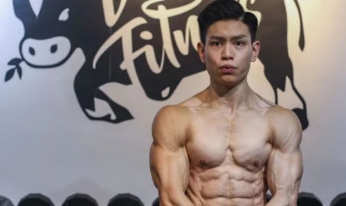 Len Chui Hin-chun khoe hình thể. Ảnh: Xiaomei Chen.