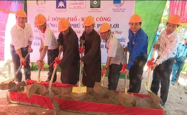 Dong tho thi cong cau kenh ranh Phu  Tho - Phu Loi.JPG