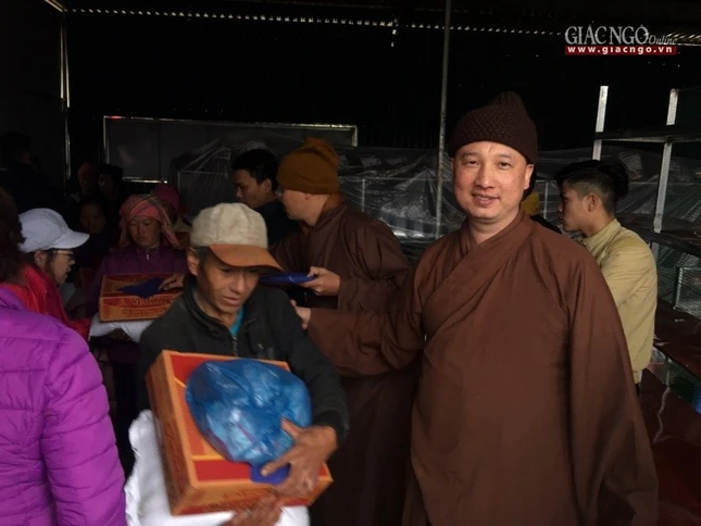 quy thay trao qua tai pha din(8).jpg