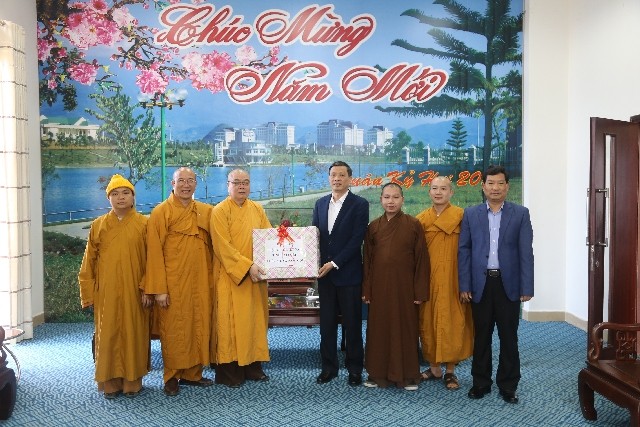 HT.Thích Thanh Nhiễu chúc Tết, làm từ thiện ở Lai Châu ảnh 1 img_6618.jpg