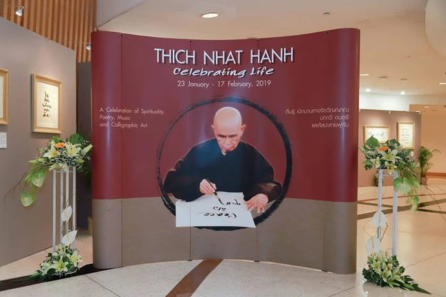Triển lãm sách, thư pháp Thiền sư Nhất Hạnh tại Bangkok ảnh 17 a lm 1.jpg