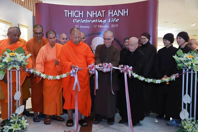 Triển lãm sách, thư pháp Thiền sư Nhất Hạnh tại Bangkok ảnh 2 a lm 3.jpg