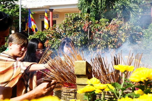 moi nguoi dot ca bo nhang.JPG