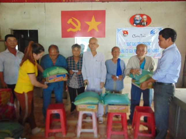 HẠT GẠO YÊU THƯƠNG.JPG