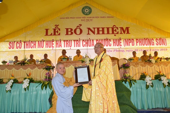 14. HT. Trưởng BTS trao Quyết định.JPG