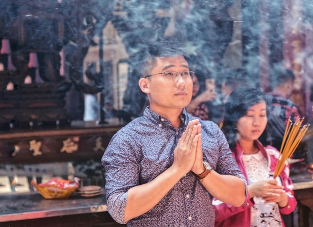 Khi người trẻ văn minh đi chùa ảnh 1 ED07C1FB-AE6C-4716-BF90-317877BBDFEC.jpeg