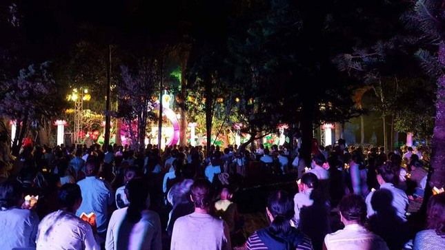 Hướng về Bồ-tát Quan Âm ở chùa Hương, Chúc Thánh ảnh 4 z1321499346887_dab844135ec0c130fd8670e4a8e73fda.jpg