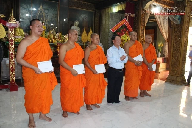 _ng H_u A L_nh t_ng qu_ __n c_c vi s_ s_i.jpg