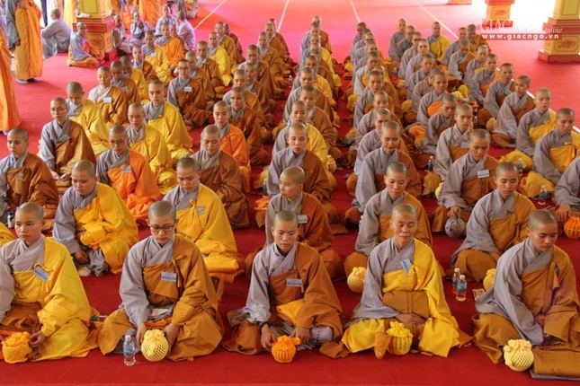 Đại giới Trí Thủ tấn đàn Tỷ-kheo, Tỷ-kheo-ni & hoàn mãn ảnh 12 12.jpg