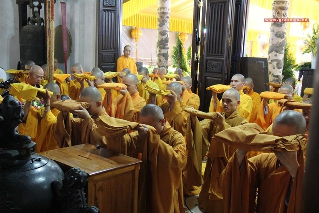 Đại giới Trí Thủ tấn đàn Tỷ-kheo, Tỷ-kheo-ni & hoàn mãn ảnh 13 13.jpg