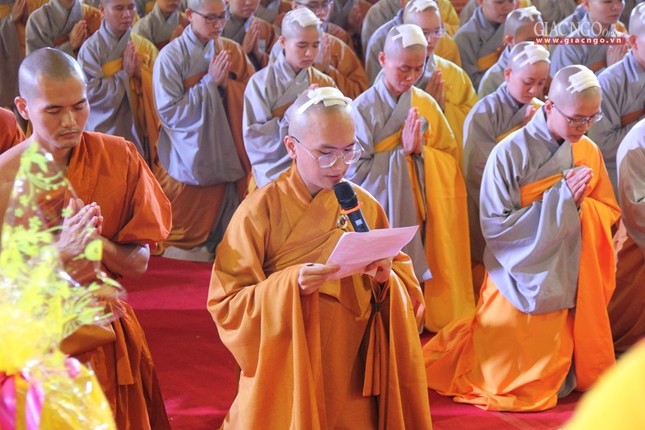 Đại giới Trí Thủ tấn đàn Tỷ-kheo, Tỷ-kheo-ni & hoàn mãn ảnh 17 31.jpg
