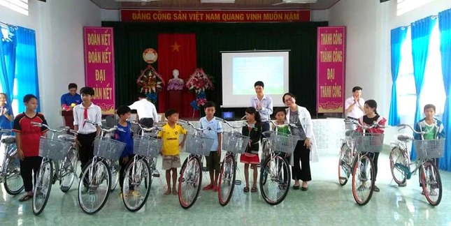 Tang xe dap cho Hs ngheo xa PD.jpg