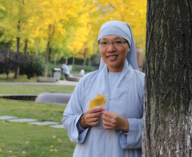 Sư cô viết sách ảnh 1 Anh 1, TT.jpg