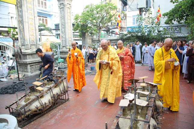 Đà Nẵng: Chùa Viên Quang rót đồng đúc tượng Bồ-tát ảnh 1 IMG_9712.jpg