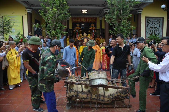 Đà Nẵng: Chùa Viên Quang rót đồng đúc tượng Bồ-tát ảnh 2 IMG_9719.jpg