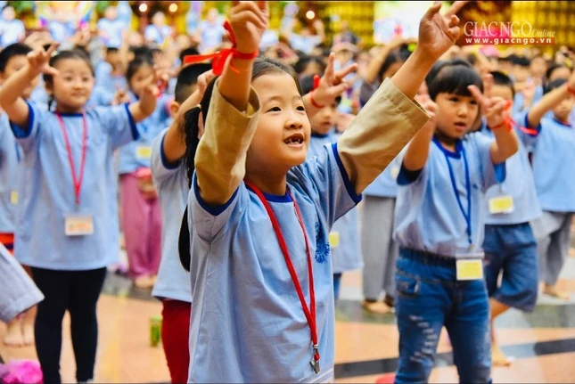 Hồn nhiên tô màu tranh Đức Phật đản sinh ảnh 8 a bupsen05.jpg