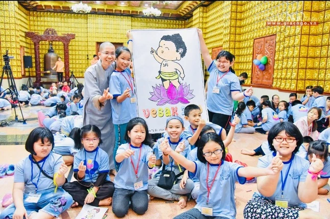 Hồn nhiên tô màu tranh Đức Phật đản sinh ảnh 7 a bupsen11.jpg