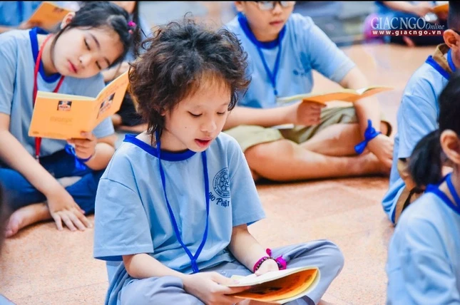 Hồn nhiên tô màu tranh Đức Phật đản sinh ảnh 2 a bupsen15.jpg