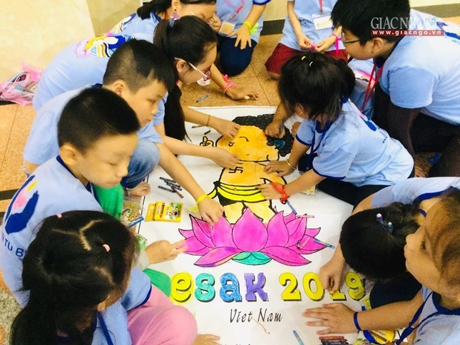 Hồn nhiên tô màu tranh Đức Phật đản sinh ảnh 3 a bupsen17.jpg