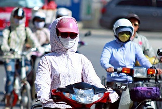 Nắng rát 38 độ C, đề phòng tia cực tím gây ung thư da ảnh 1 nang_nong2.jpg