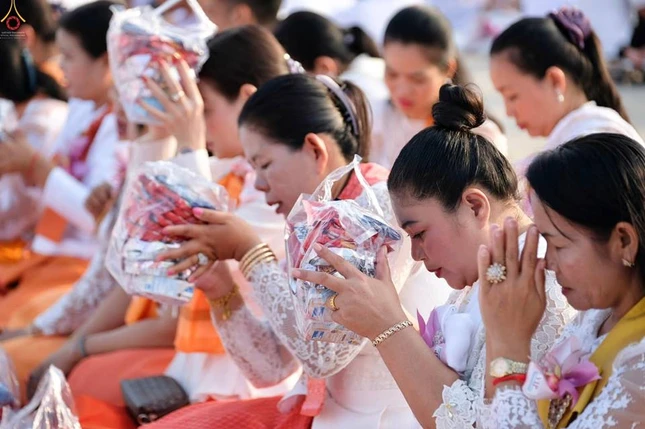 Lễ cúng dường 10.000 vị sư tại Thái Lan ảnh 8 a thai 10.jpg