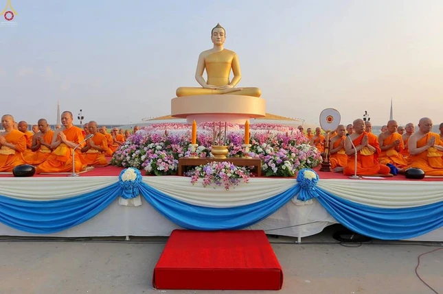 Lễ cúng dường 10.000 vị sư tại Thái Lan ảnh 3 a thai 12.jpg