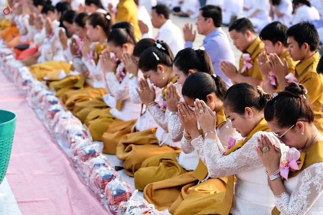 Lễ cúng dường 10.000 vị sư tại Thái Lan ảnh 7 a thai 13.jpg