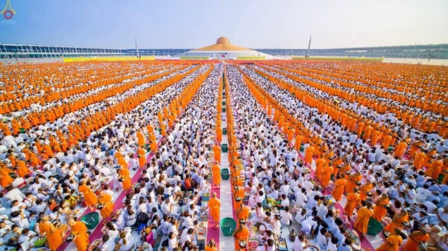 Lễ cúng dường 10.000 vị sư tại Thái Lan ảnh 12 a thai 14.jpg