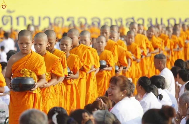 Lễ cúng dường 10.000 vị sư tại Thái Lan ảnh 9 a thai 3.jpg