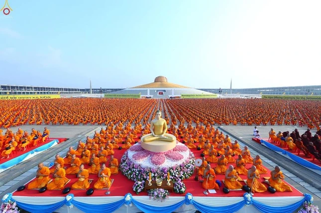 Lễ cúng dường 10.000 vị sư tại Thái Lan ảnh 11 a thai 4.jpg
